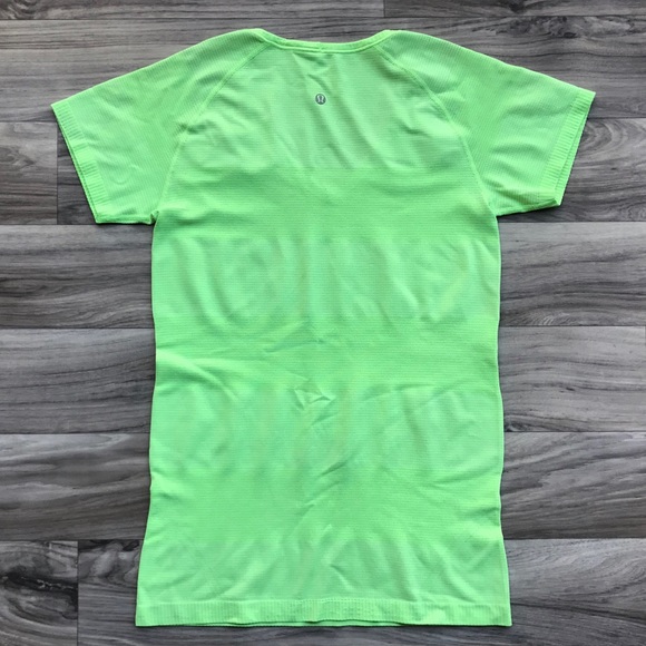 Lululemon Run: Swiftly Tech Short Sleeve V-Neck - Picture 3 of 12